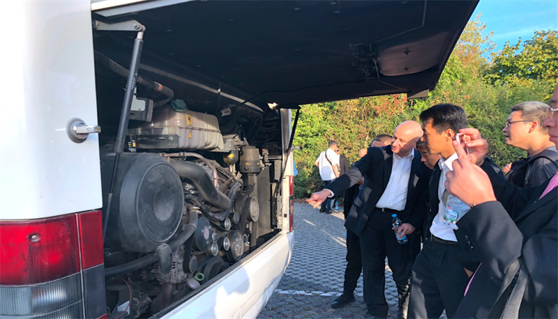 Shengkundao Heavy Truck Engine Producent byder velkommen til internationale kunders besøg. Hvordan kan avancerede teknologier bruges til at optimere holdbarheden og den effektive output fra det tunge lastbilsystem?